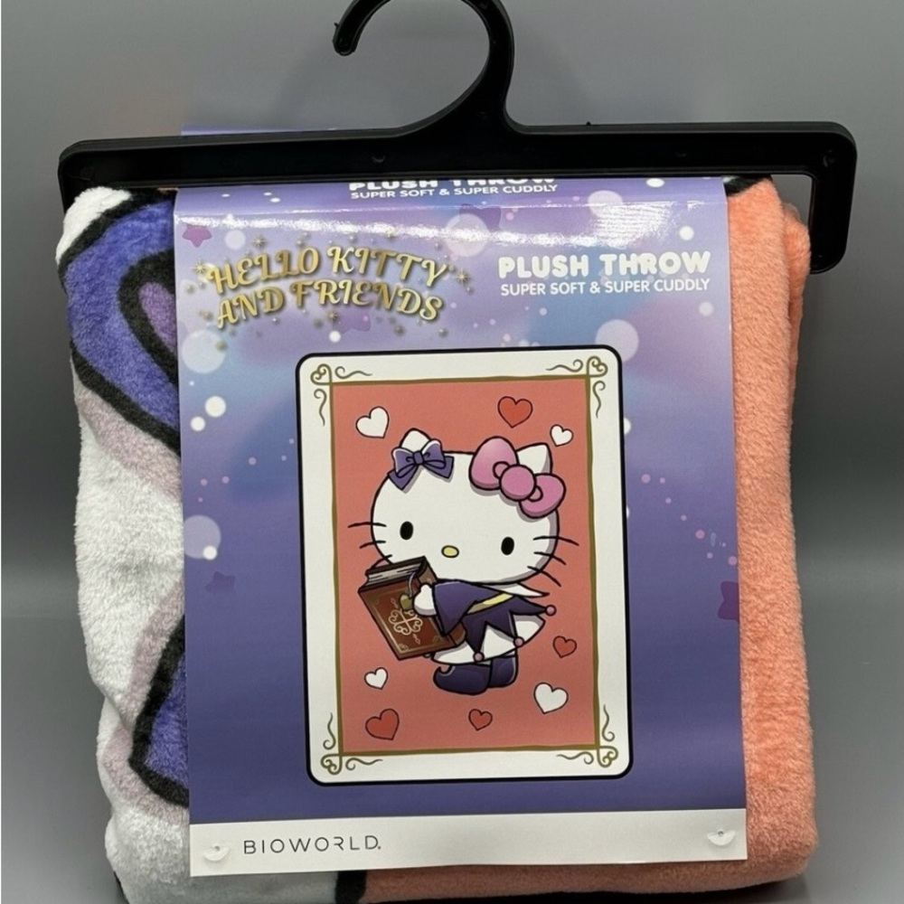 NWT Bioworld Hello Kitty Pink and White Plush Throw